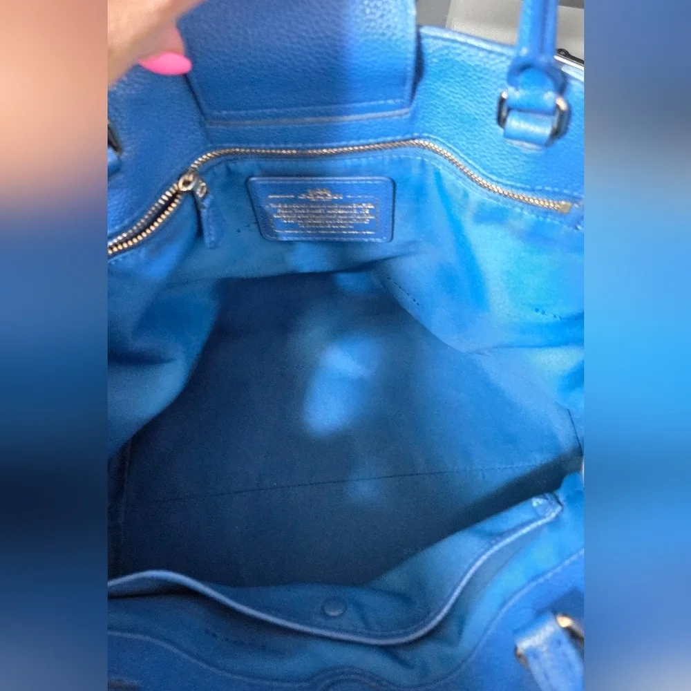 Authentic Coach Blue Pebble Leather Tie Turn-lock Shoulder Bag- EUC - Picture 7 of 9
